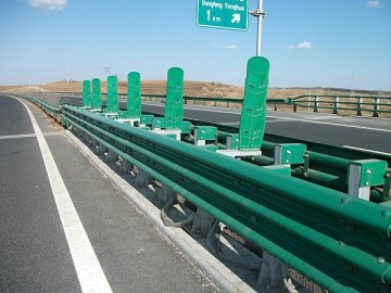三波波形護(hù)欄板